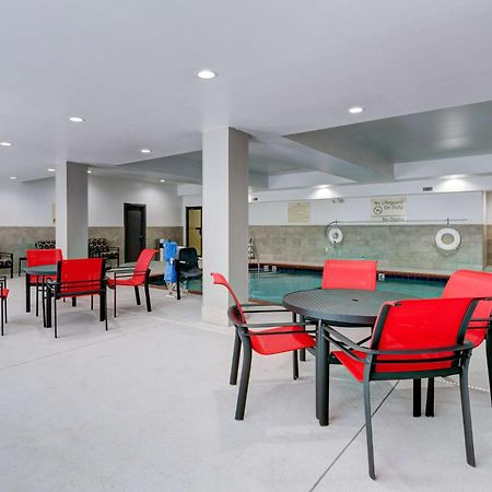 Hampton Inn Сейлем Экстерьер фото