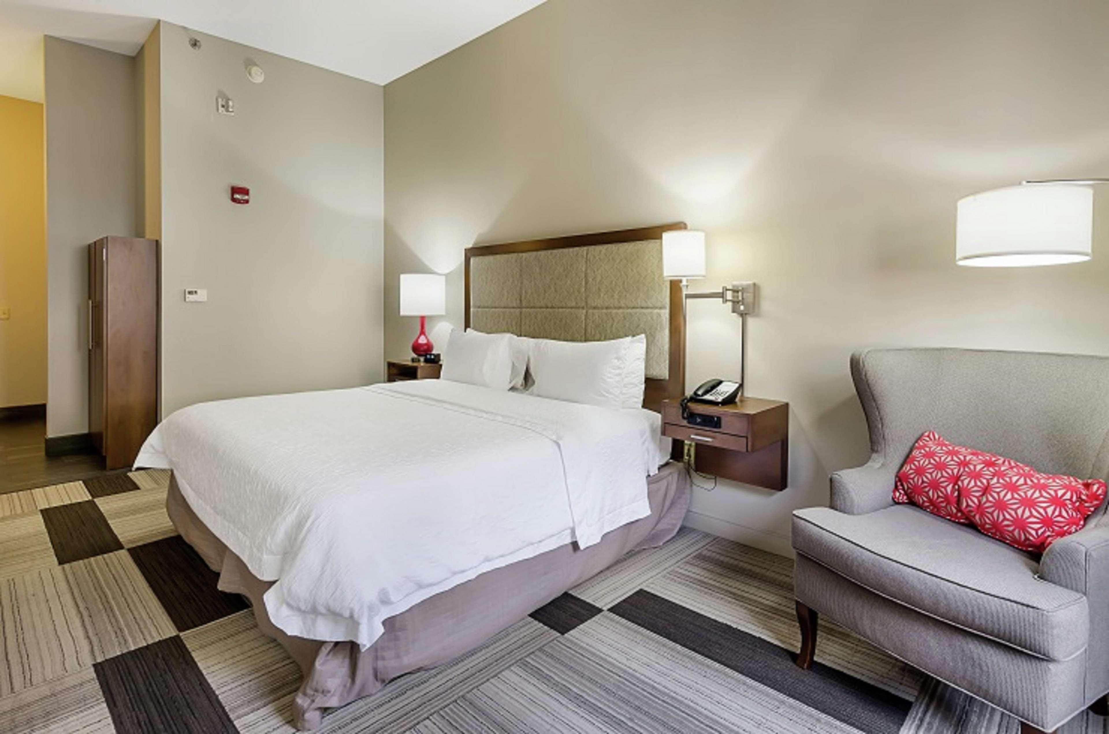 Hampton Inn Сейлем Экстерьер фото