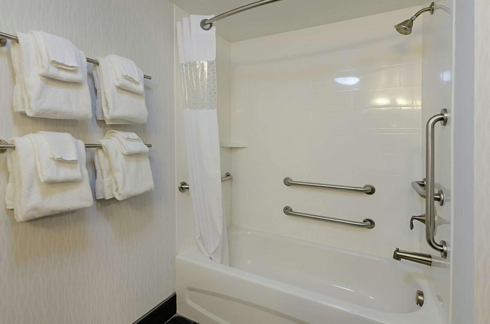 Hampton Inn Сейлем Экстерьер фото
