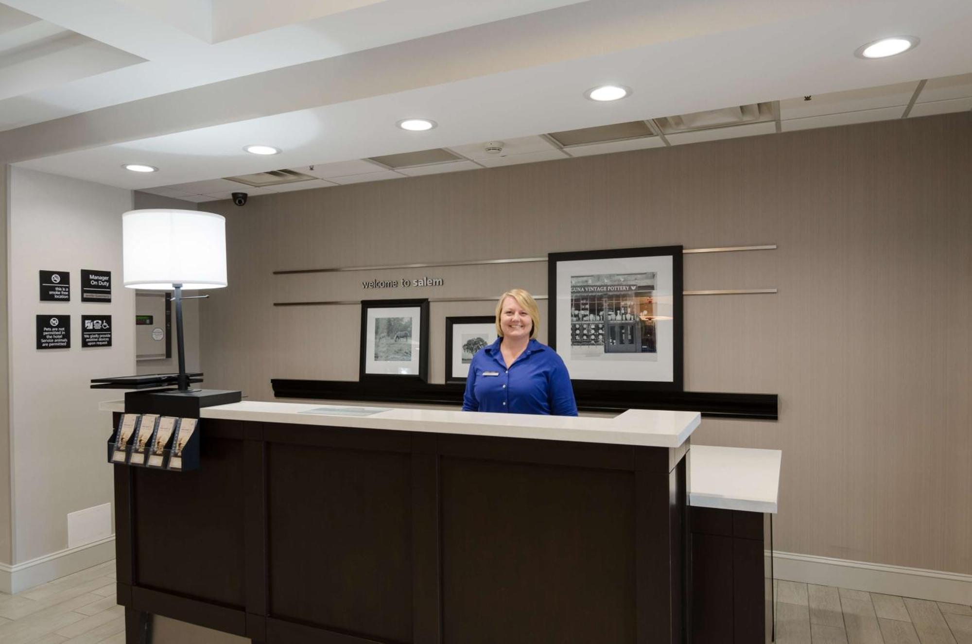Hampton Inn Сейлем Экстерьер фото