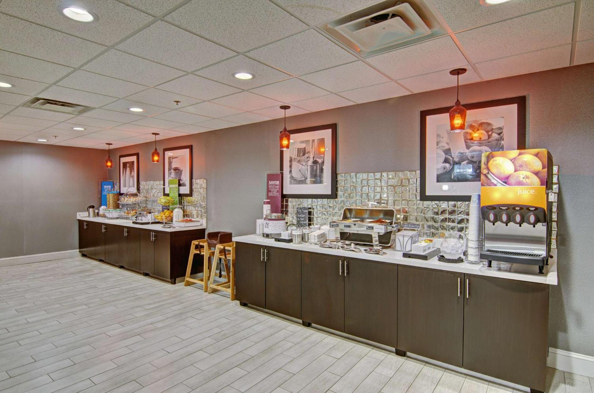 Hampton Inn Сейлем Экстерьер фото
