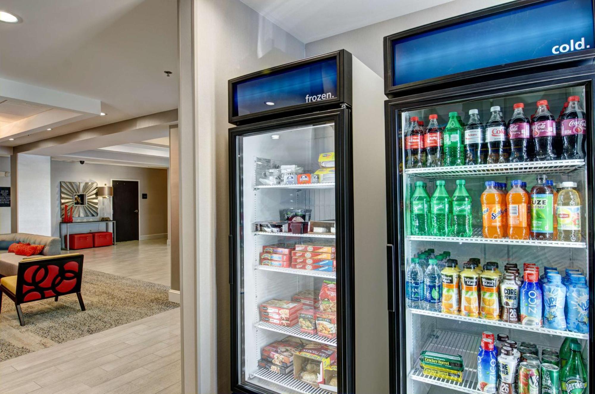 Hampton Inn Сейлем Экстерьер фото
