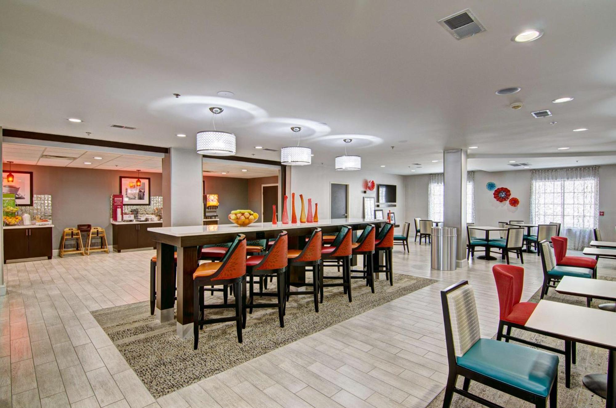 Hampton Inn Сейлем Экстерьер фото